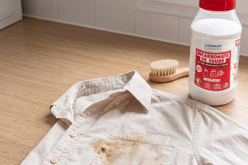Chemise et flacon de bicarbonate
