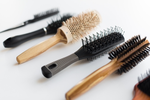 Brosses à cheveux alignées