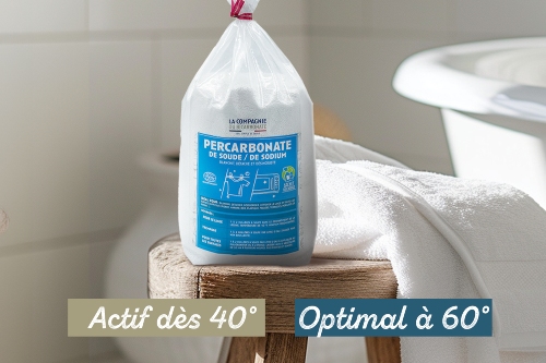 sachet de percarbonate sur un tabouret