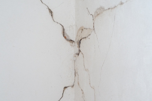 fissures dans un mur