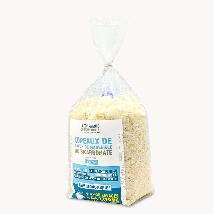 copeaux de savon de Marseille au bicarbonate vu de côté 