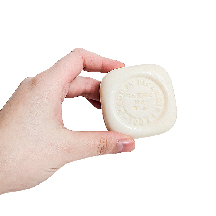 Prise en main savon Le Cul Propre germe de blé