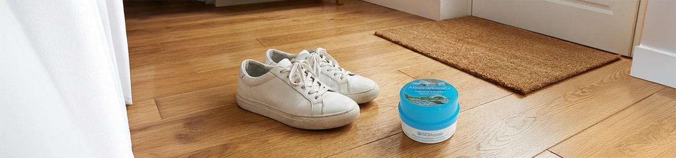 Comment bien nettoyer ses baskets de A à Z avec la pierre d'entretien ?