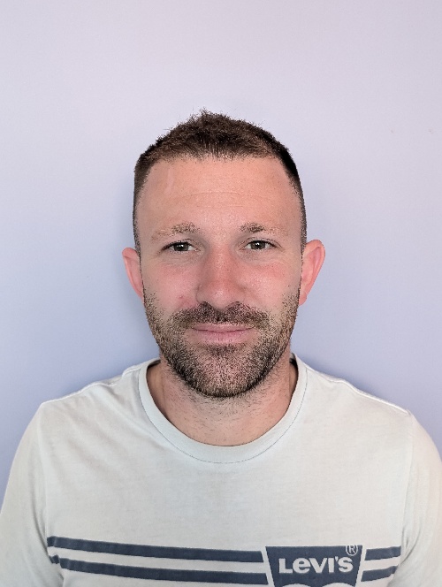 Emilien Vieville, préparation de commandes professionnelles et suivi des stocks à la Compagnie du bicarbonate
