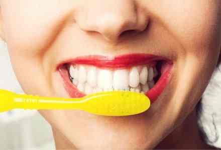 Le bicarbonate de soude (de sodium) pour blanchir les dents
